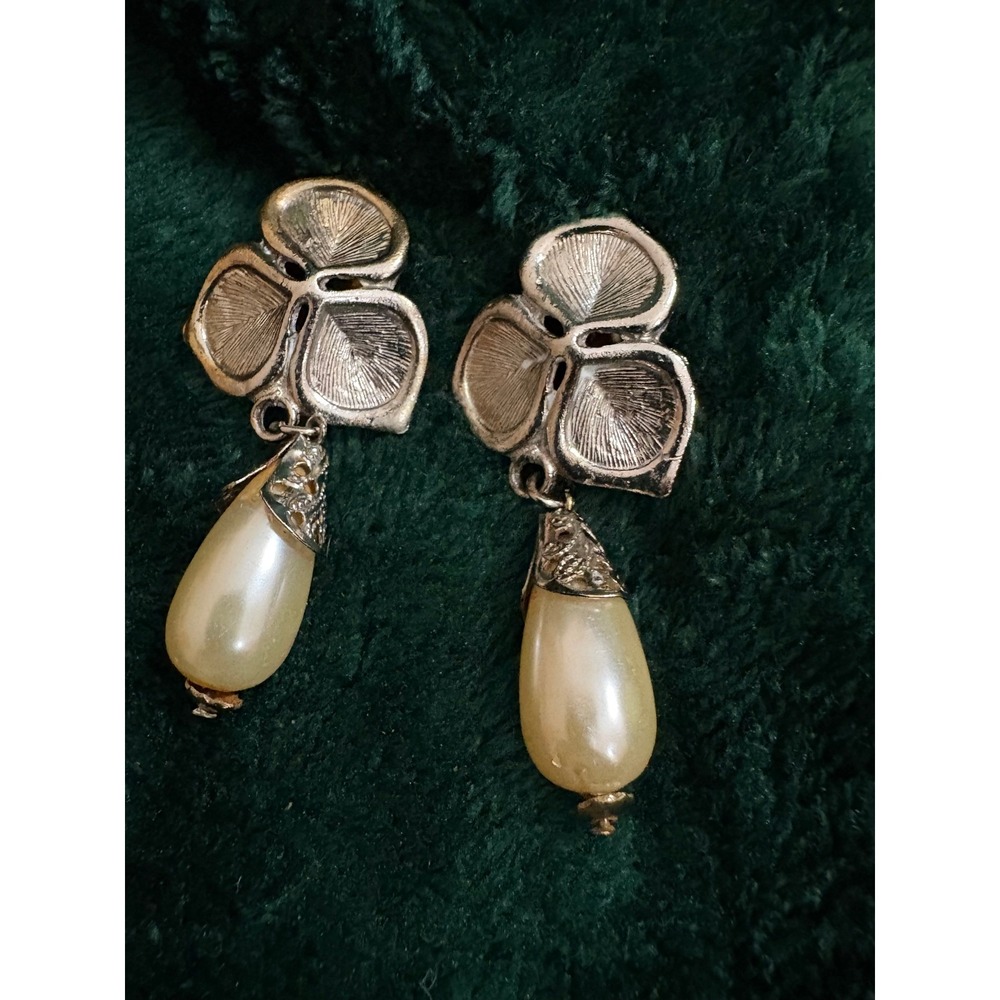 Vintage Silver Tone Faux Pearl Teardrop Clip On Earrings Clover Leaf Textured